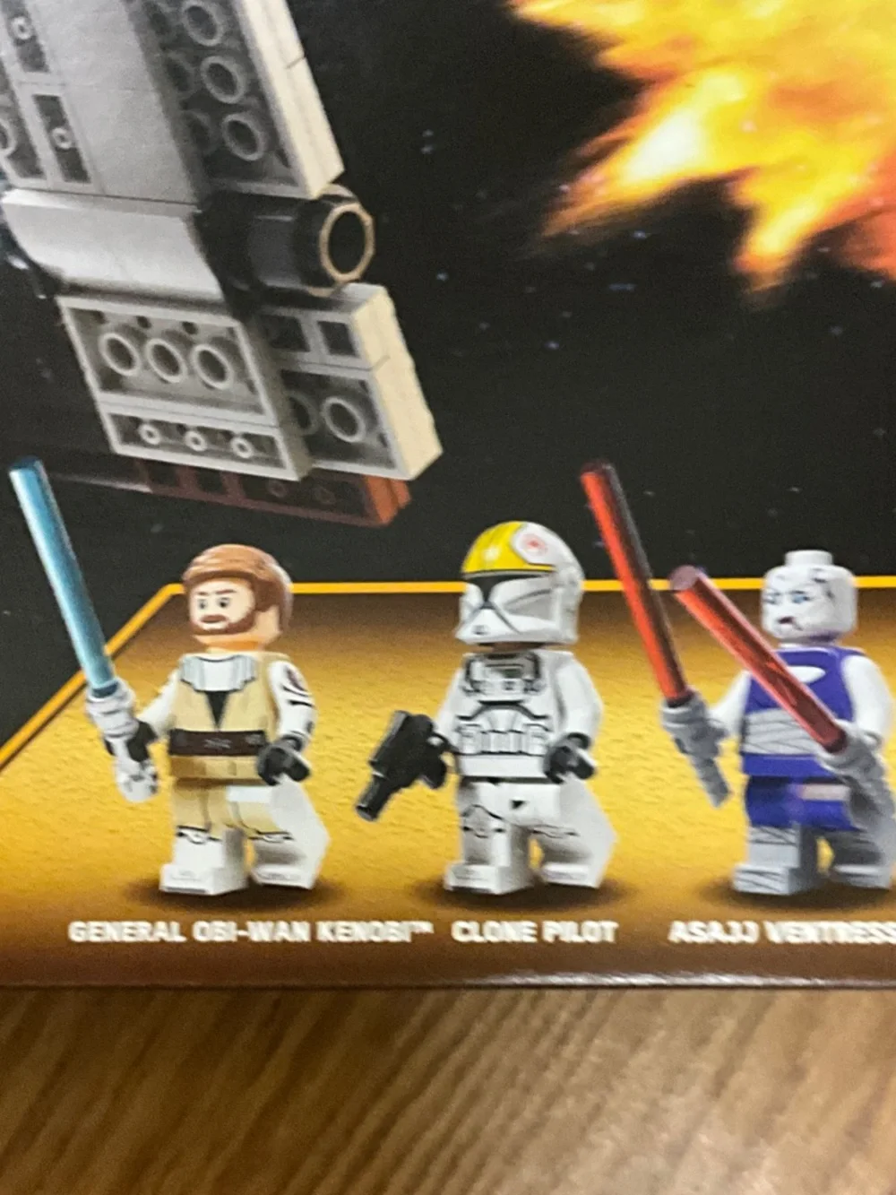 LEGO Star Wars V-19 Torrent Starfighter – White, Red, Yellow - Picture 2 of 4